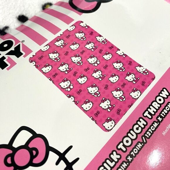 Hello Kitty 'Hearts All Over' 50x70" Silk Touch Plush Throw Blanket (b) HTF - Picture 6 of 7
